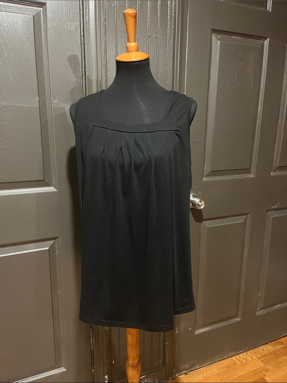 Black Sleeveless Pleated Scoop Neck Women's Top